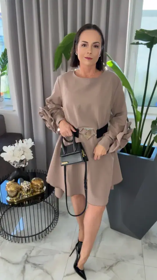 Sukienka Lola Bianka elegancka z różą fango, zdjęcie 1 z 2 – odzież damska Victoria Fashion
