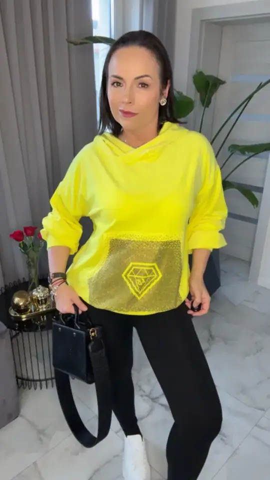 Bluza Lola Bianka welurowa żółta, zdjęcie 2 z 2 – odzież damska Victoria Fashion