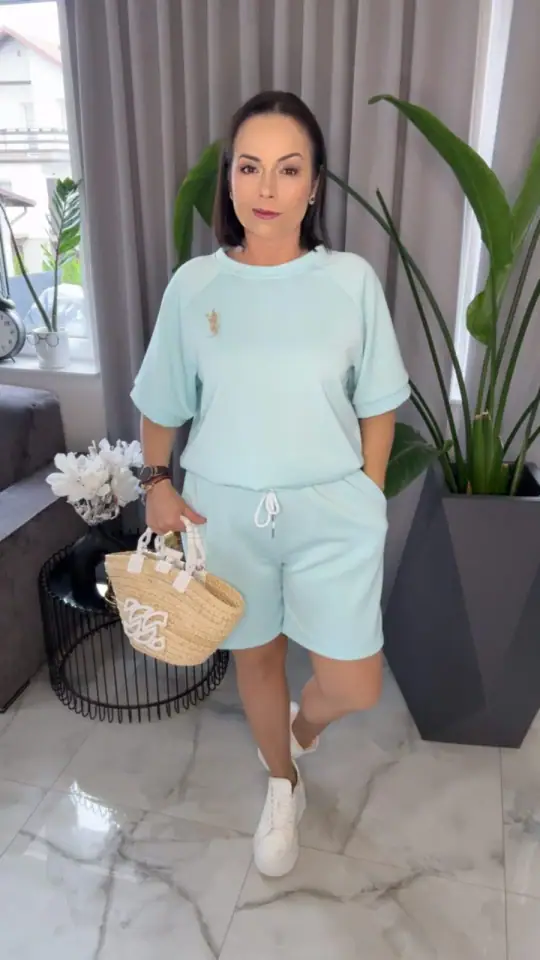 Komplet letni niebieski bermudy i bluza, zdjęcie 1 z 2 – odzież damska Victoria Fashion