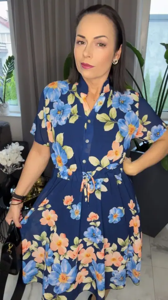 Sukienka elegancka chabrowa w kwiaty, zdjęcie 2 z 2 – odzież damska Victoria Fashion
