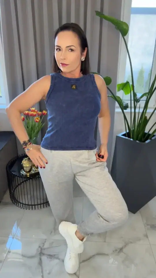 Spodnie dresowe szare Lola Bianka, zdjęcie 2 z 2 – odzież damska Victoria Fashion