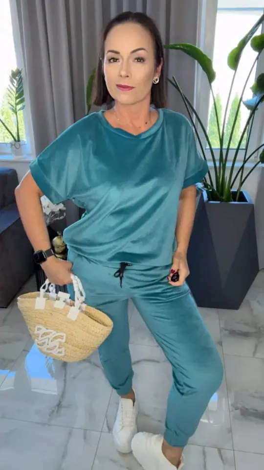 Dres welurowy morski piękny i wygodny, Lola Bianka, zdjęcie 1 z 2 – odzież damska Victoria Fashion