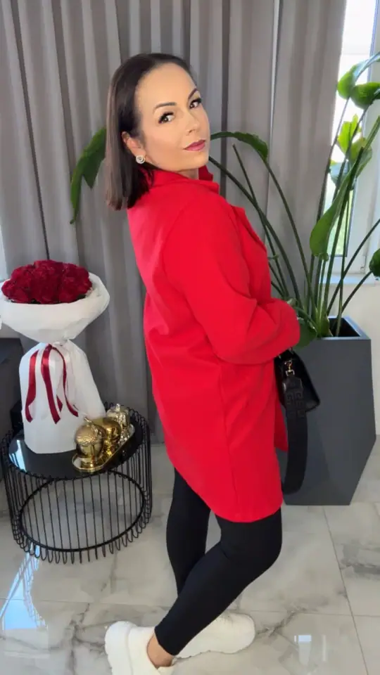 Płaszcz czerwony elegancki z broszką, zdjęcie 2 z 2 – odzież damska Victoria Fashion