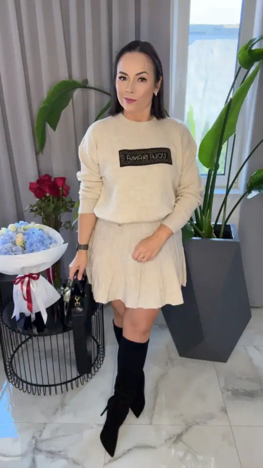 Komplet beżowy Lola Bianka dzianinowy, zdjęcie 1 z 2 – odzież damska Victoria Fashion