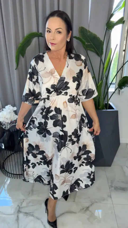 Sukienka elegancka satynowa w kwiaty długa, zdjęcie 1 z 2 – odzież damska Victoria Fashion