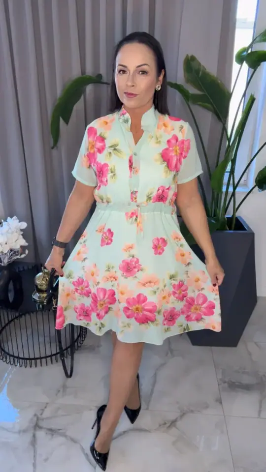 Sukienka elegancka miętowa w kwiaty, zdjęcie 1 z 2 – odzież damska Victoria Fashion
