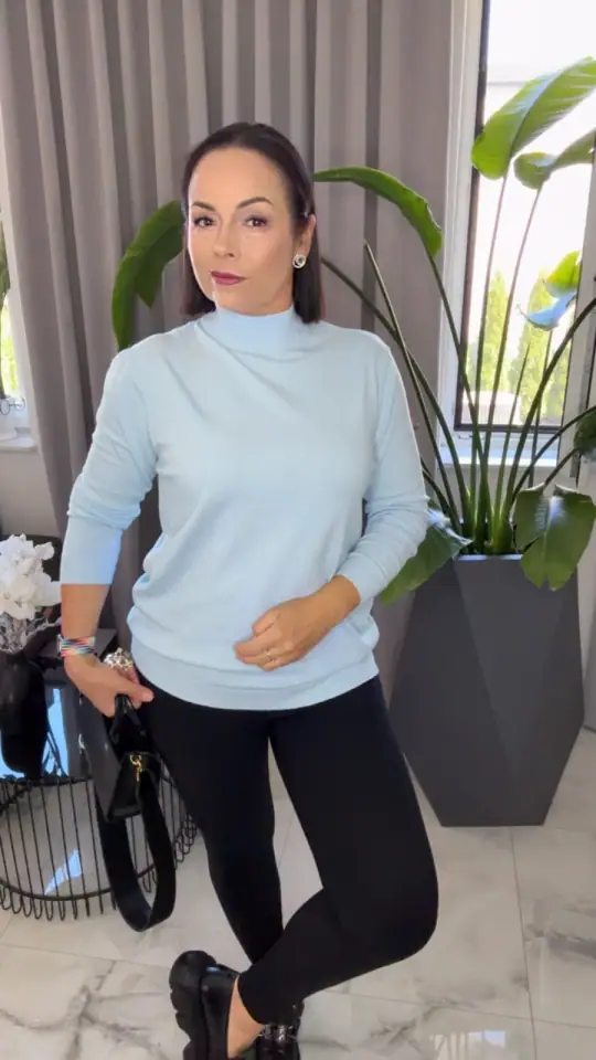 Golf błękitny mięciutki wygodny sweter, zdjęcie 1 z 2 – odzież damska Victoria Fashion