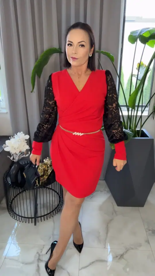 Sukienka czerwona elegancka z koronką, zdjęcie 1 z 2 – odzież damska Victoria Fashion