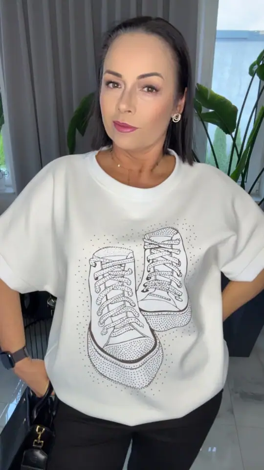 Bluzka biała oversize trampki cyrkonie, zdjęcie 2 z 2 – odzież damska Victoria Fashion