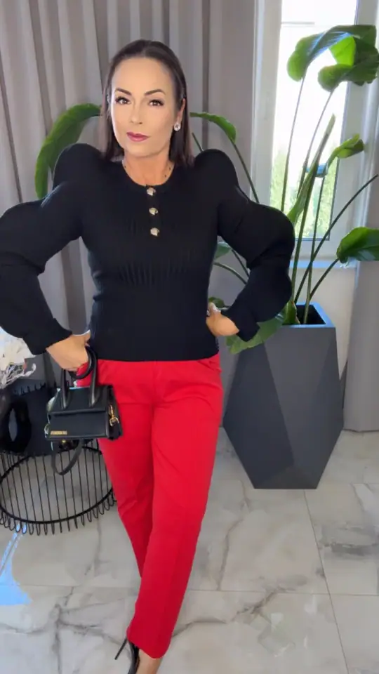 Sweter czarny elegancki z ozdobnym rękawem, zdjęcie 2 z 2 – odzież damska Victoria Fashion