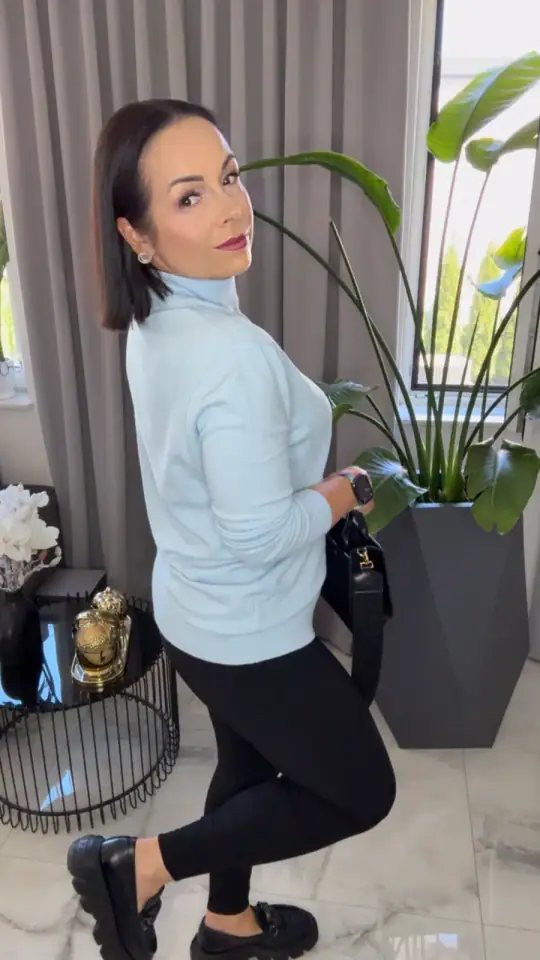 Golf błękitny mięciutki wygodny sweter, zdjęcie 2 z 2 – odzież damska Victoria Fashion