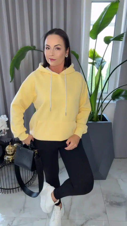 Bluza żółta z kapturem cieplutka, zdjęcie 2 z 2 – odzież damska Victoria Fashion