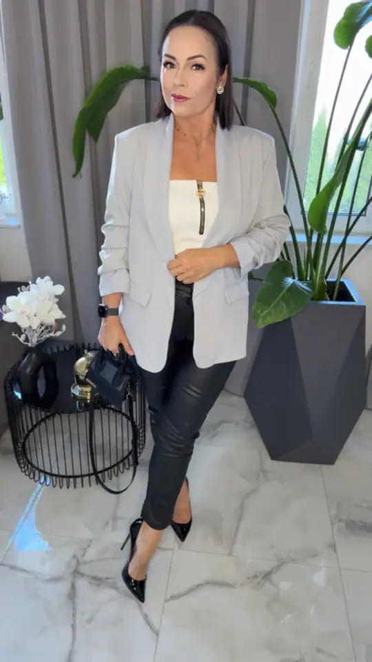Spodnie czarne eksokórka piękne, zdjęcie 1 z 2 – odzież damska Victoria Fashion