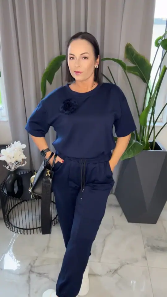 Dres granatowy komplet z różą piekny, zdjęcie 1 z 2 – odzież damska Victoria Fashion