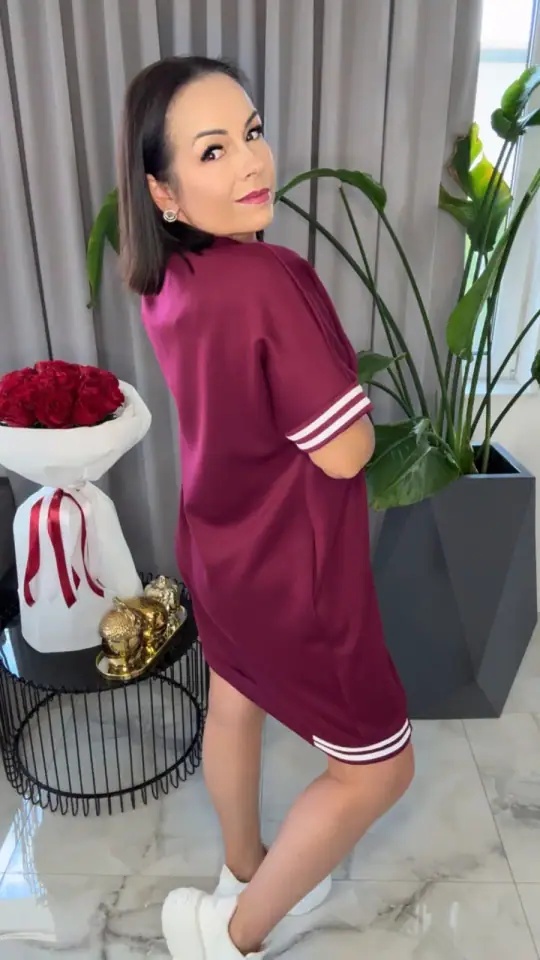 Sukienka bordowa dresowa tunika, zdjęcie 2 z 2 – odzież damska Victoria Fashion