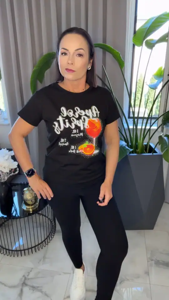 Bluzka bawełniana czarny tshirt z nadrukiem, zdjęcie 1 z 2 – odzież damska Victoria Fashion