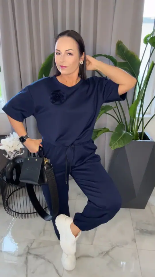 Dres granatowy komplet z różą piekny, zdjęcie 2 z 2 – odzież damska Victoria Fashion