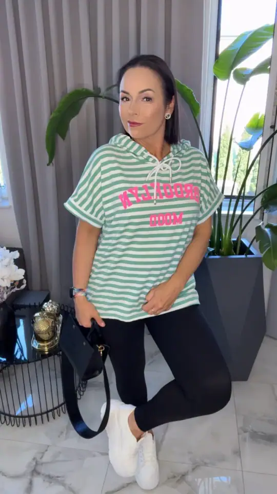 Bluza z kapturem zielona wygodna, zdjęcie 1 z 2 – odzież damska Victoria Fashion