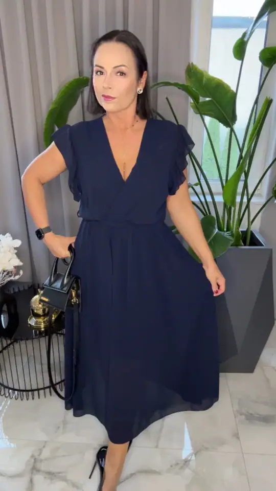 Sukienka wizytowa granatowa z szyfonu elegancka, zdjęcie 1 z 2 – odzież damska Victoria Fashion