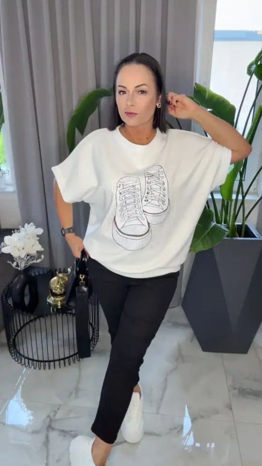 Bluzka biała oversize trampki cyrkonie, zdjęcie 1 z 2 – odzież damska Victoria Fashion