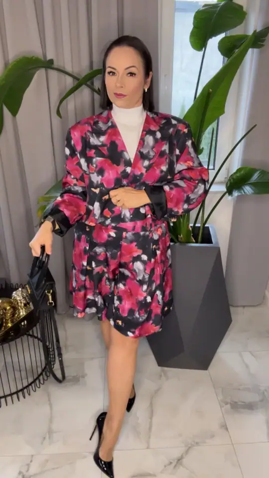 Komplet marynarka i spodenki L/XL, zdjęcie 1 z 2 – odzież damska Victoria Fashion