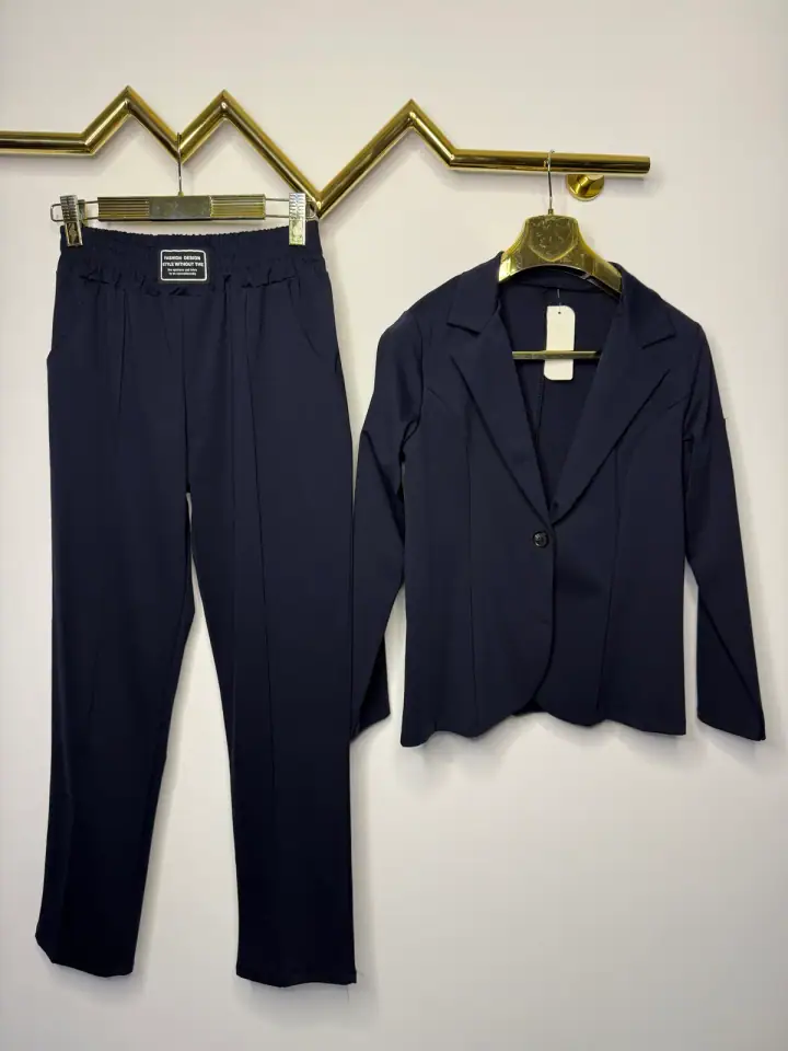 Komplet granatowy garnitur elegancki, zdjęcie 1 z 2 – odzież damska Victoria Fashion