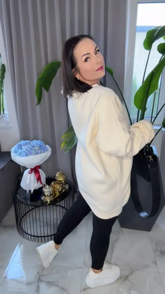 Bluza Lola Bianka crem cieplutka, zdjęcie 2 z 2 – odzież damska Victoria Fashion