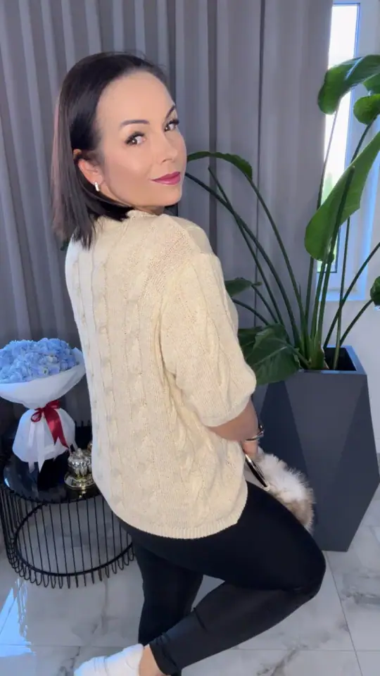Sweter beżowy piękny, zdjęcie 1 z 2 – odzież damska Victoria Fashion