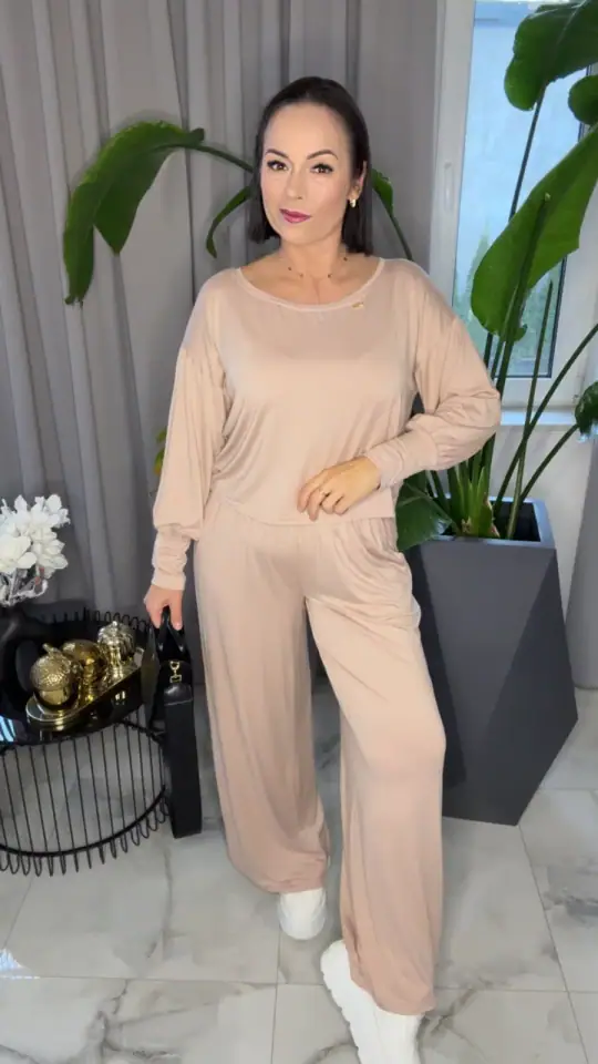 Dres beżowy Pink Mania komplet wygodny, Lola Bianka, zdjęcie 1 z 2 – odzież damska Victoria Fashion