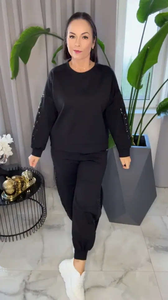 Dres czarny elegancki z rozcięciem piękny, zdjęcie 2 z 2 – odzież damska Victoria Fashion