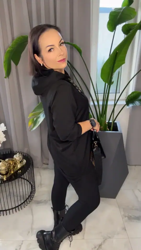 Bluza czarna Lola Bianka, zdjęcie 2 z 2 – odzież damska Victoria Fashion