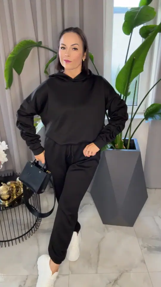 Dres czarny wygodny piękny komplet, zdjęcie 1 z 2 – odzież damska Victoria Fashion