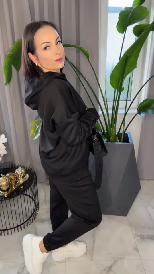Dres czarny wygodny piękny komplet, zdjęcie 2 z 2 – odzież damska Victoria Fashion