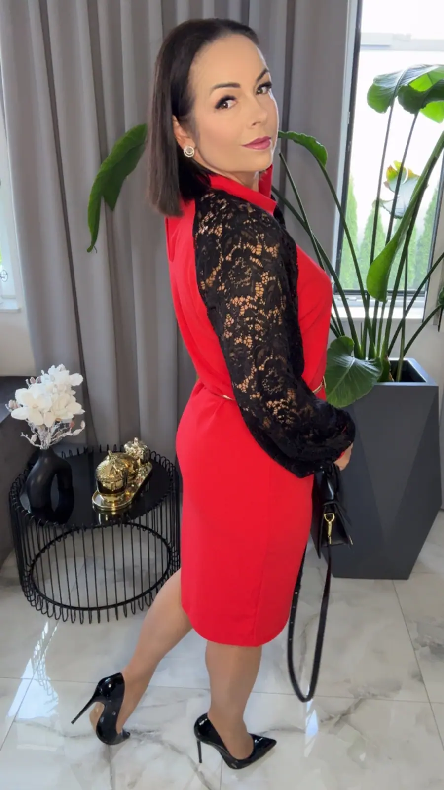 Sukienka czerwona z koronką elegancka – miniatura 5 z 12