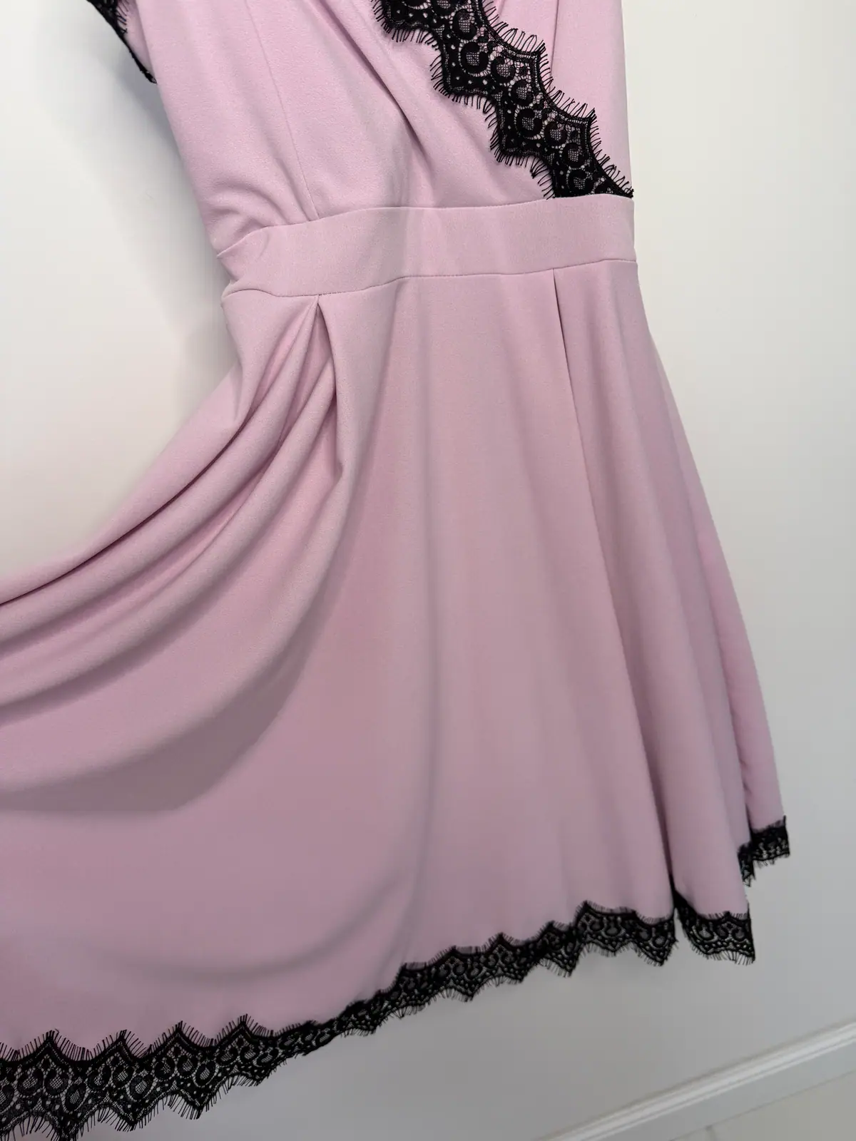 Sukienkę różowa z koronka elegancka – miniatura 10 z 12