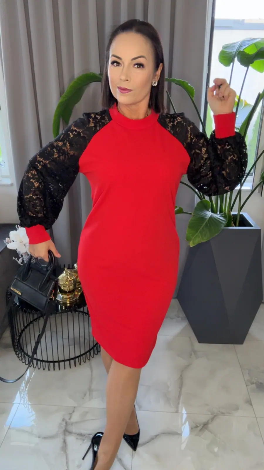 Sukienka czerwona z koronką elegancka – miniatura 6 z 12