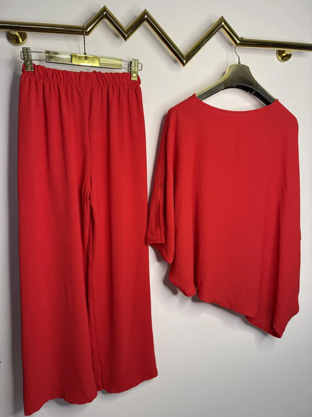 Komplet czerwony elegancki piękny dres – miniatura 9 z 11