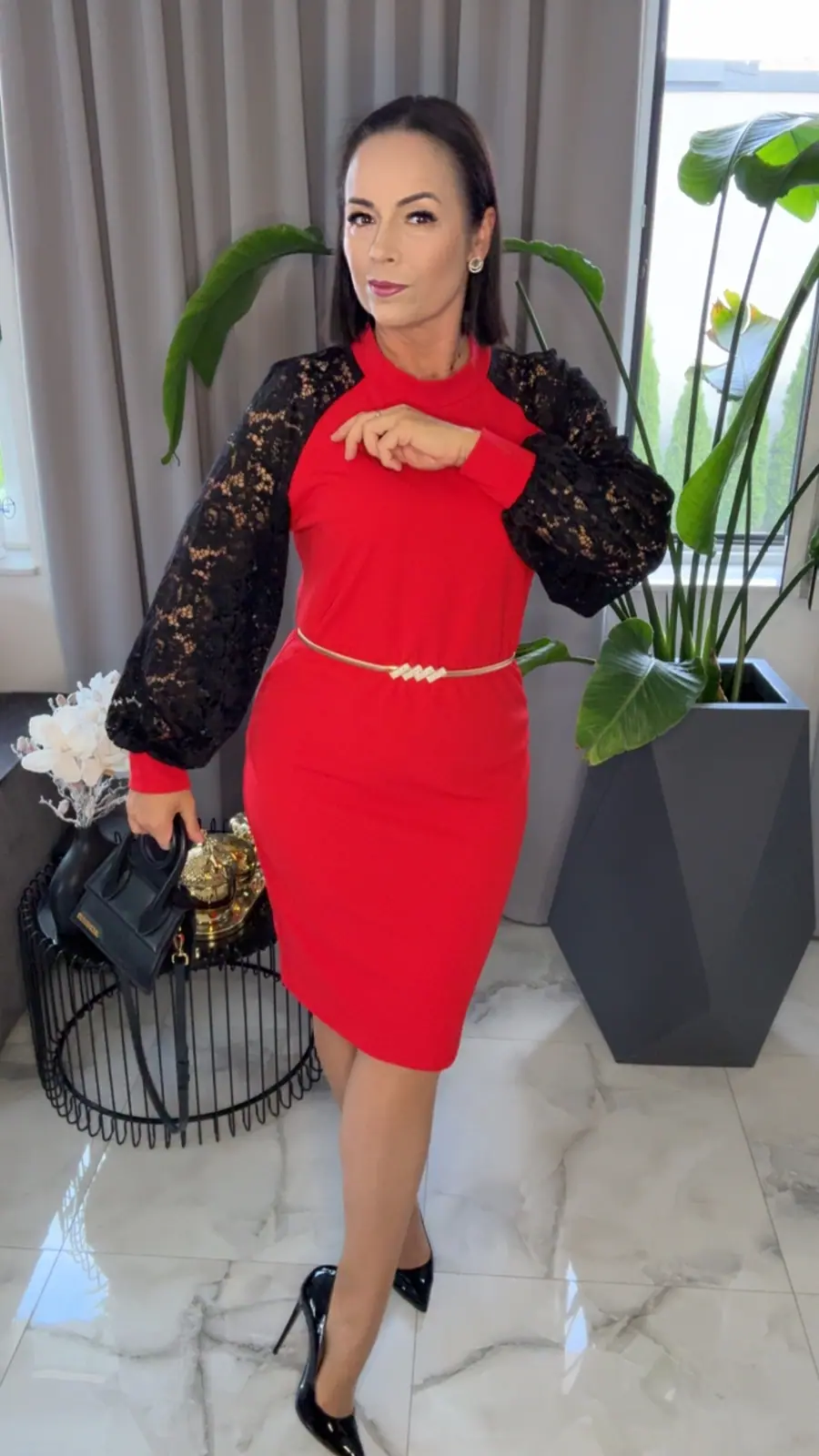 Sukienka czerwona z koronką elegancka – miniatura 4 z 12