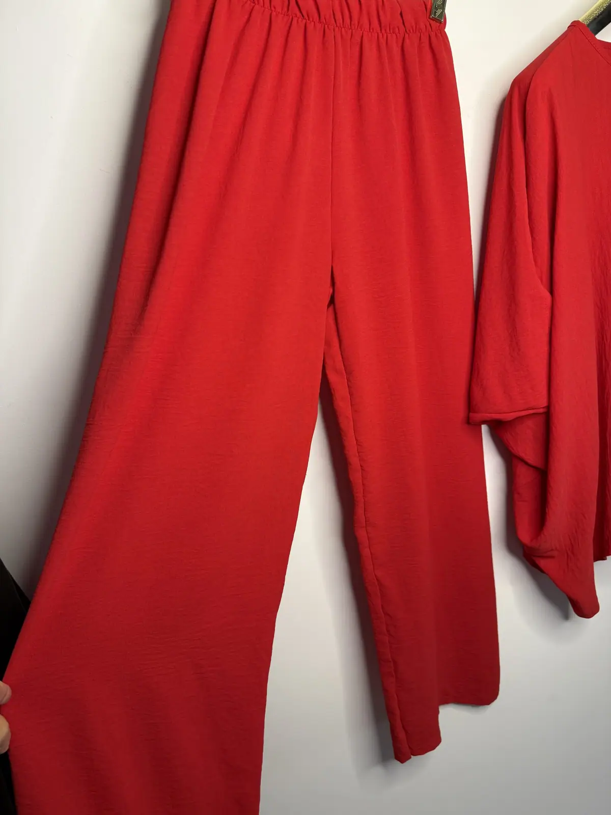 Komplet czerwony elegancki piękny dres – miniatura 11 z 11