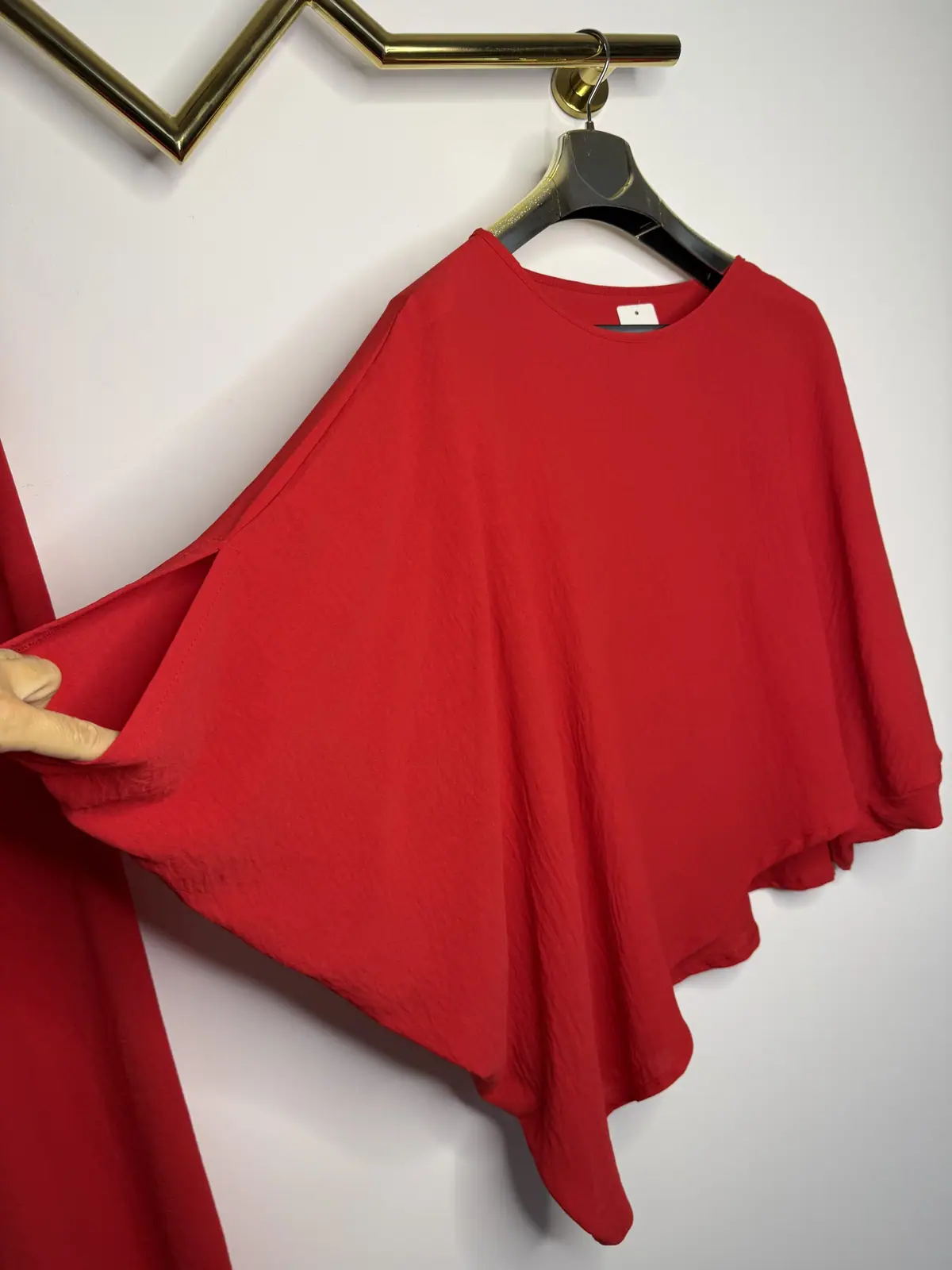 Komplet czerwony elegancki piękny dres – miniatura 10 z 11