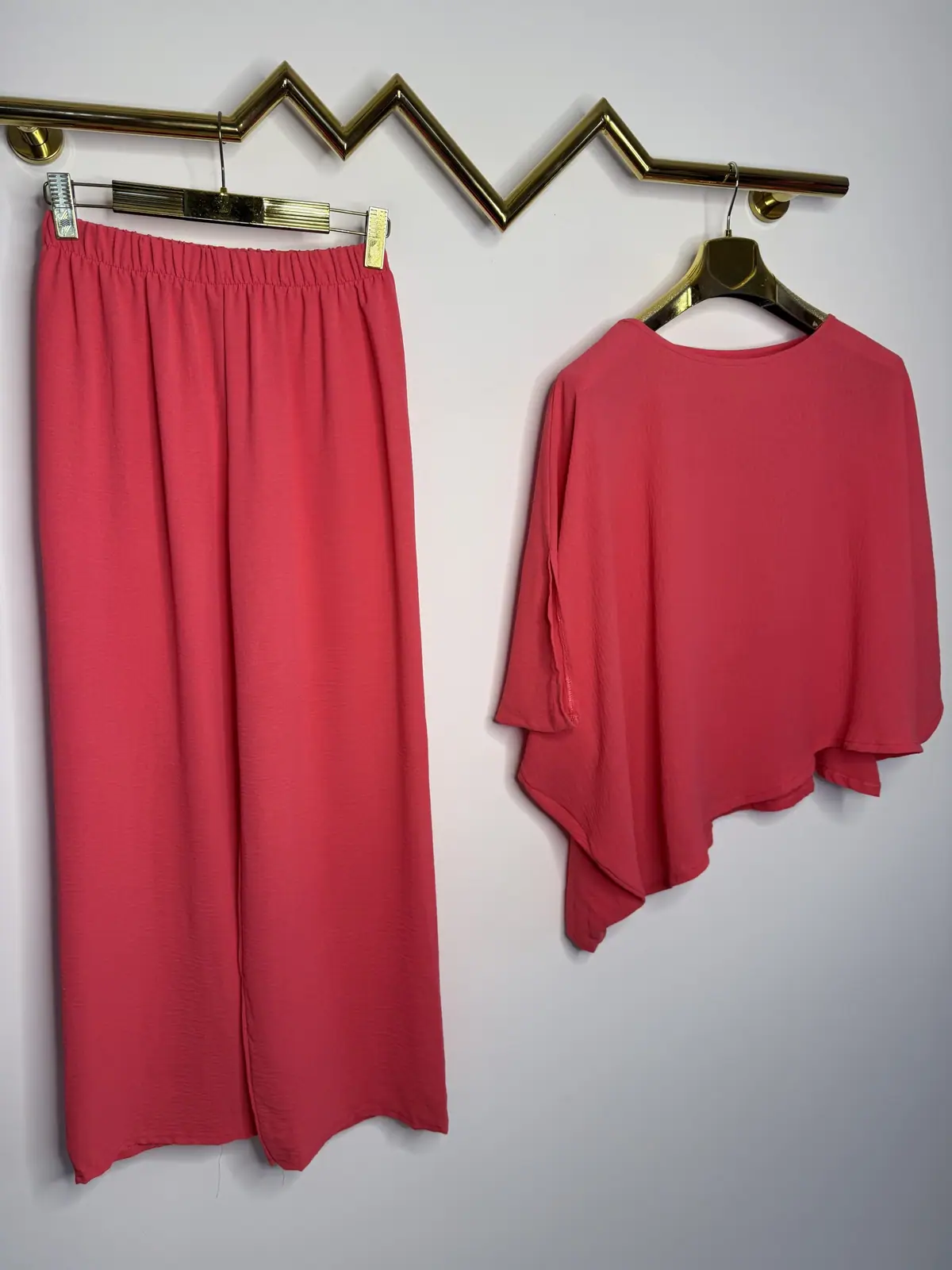 Komplet elegancki koralowy piękny dres – miniatura 7 z 10