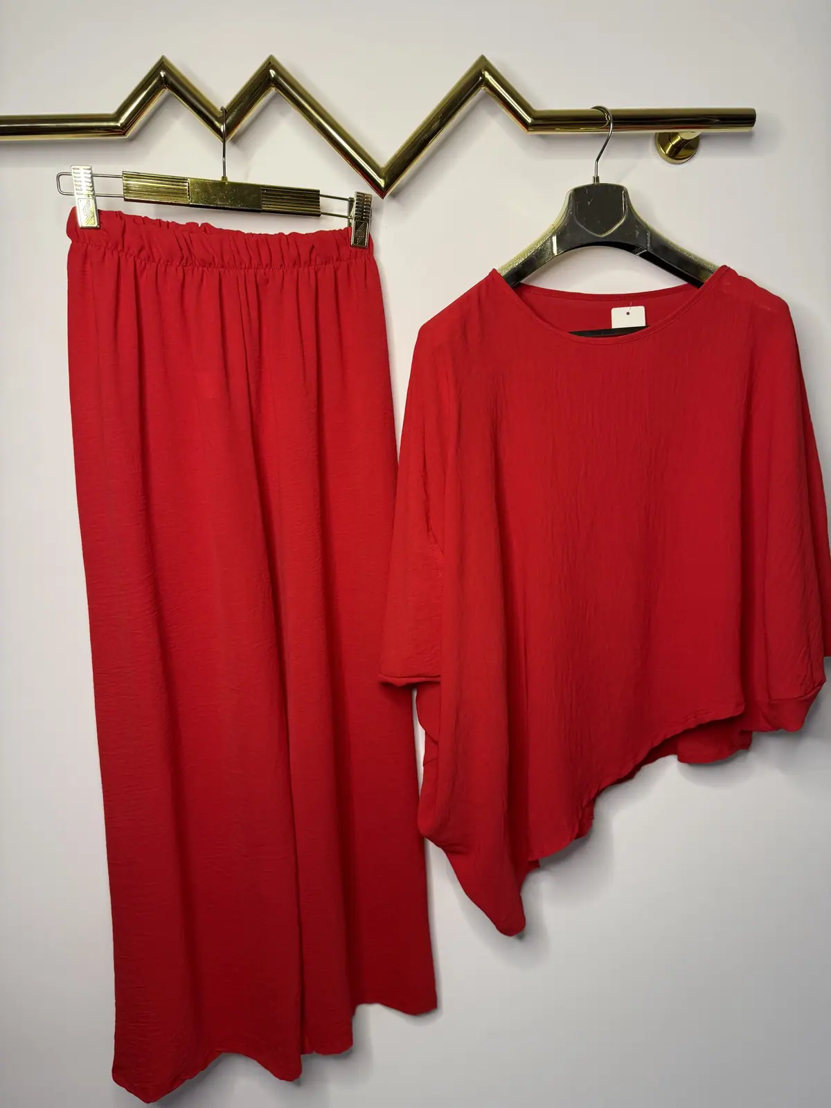 Komplet czerwony elegancki piękny dres – miniatura 8 z 11