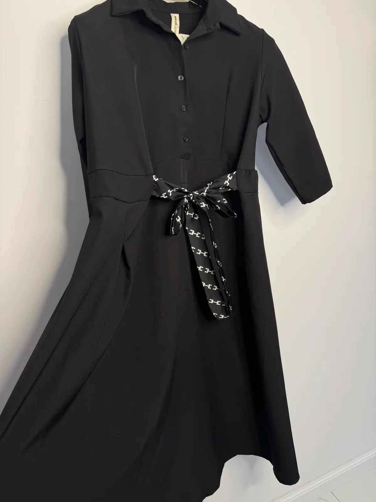 Sukienka czarna elegancka wizytowa midi – miniatura 10 z 10