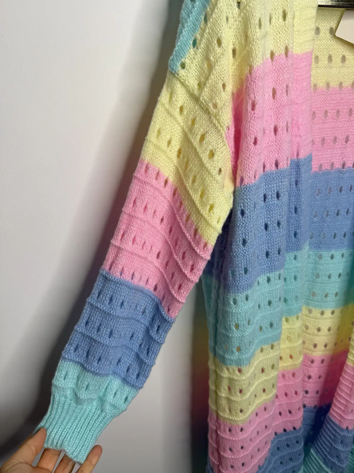 Kardigan pastelowy cieplutki dłuższy sweter – miniatura 9 z 11