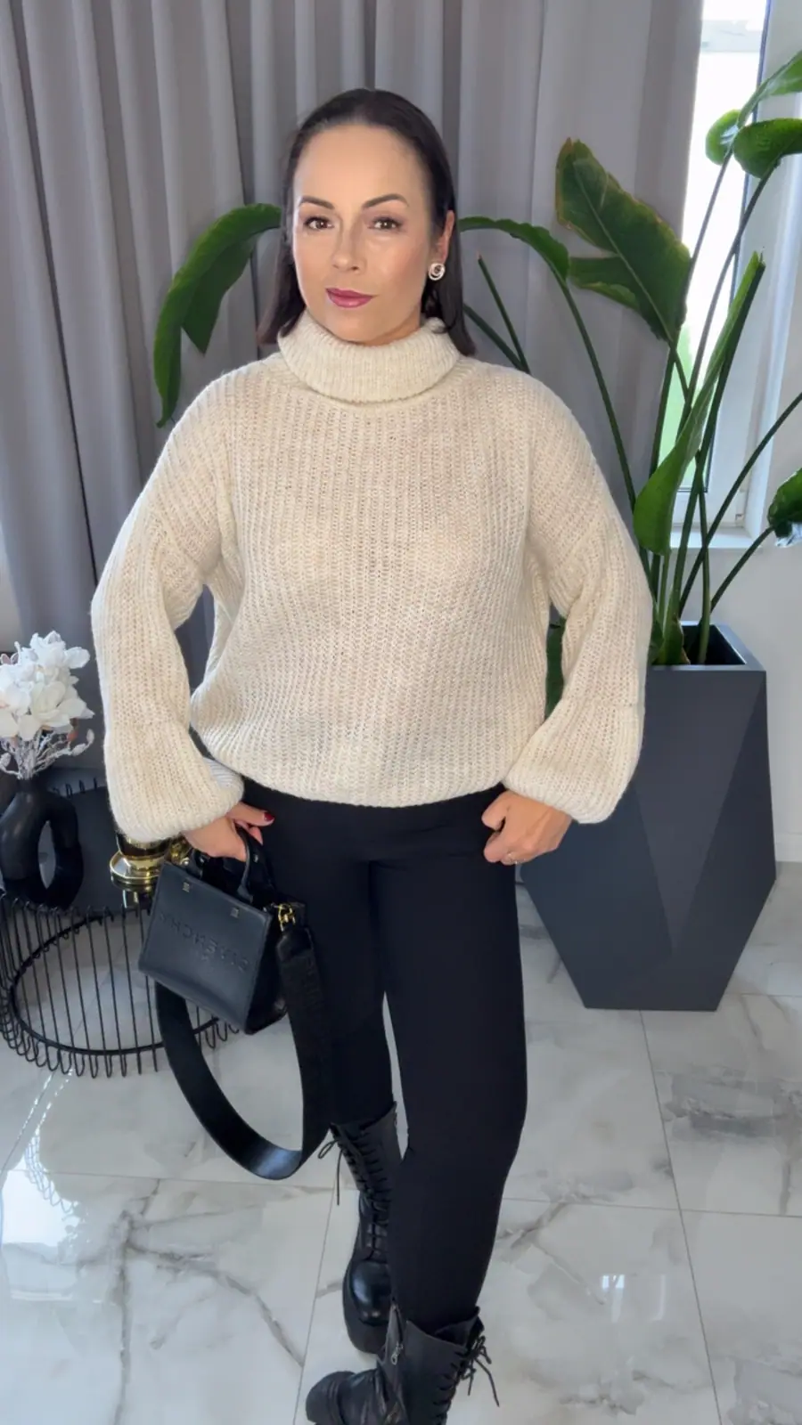 Sweter beżowy piękny ciepły golf – miniatura 4 z 6