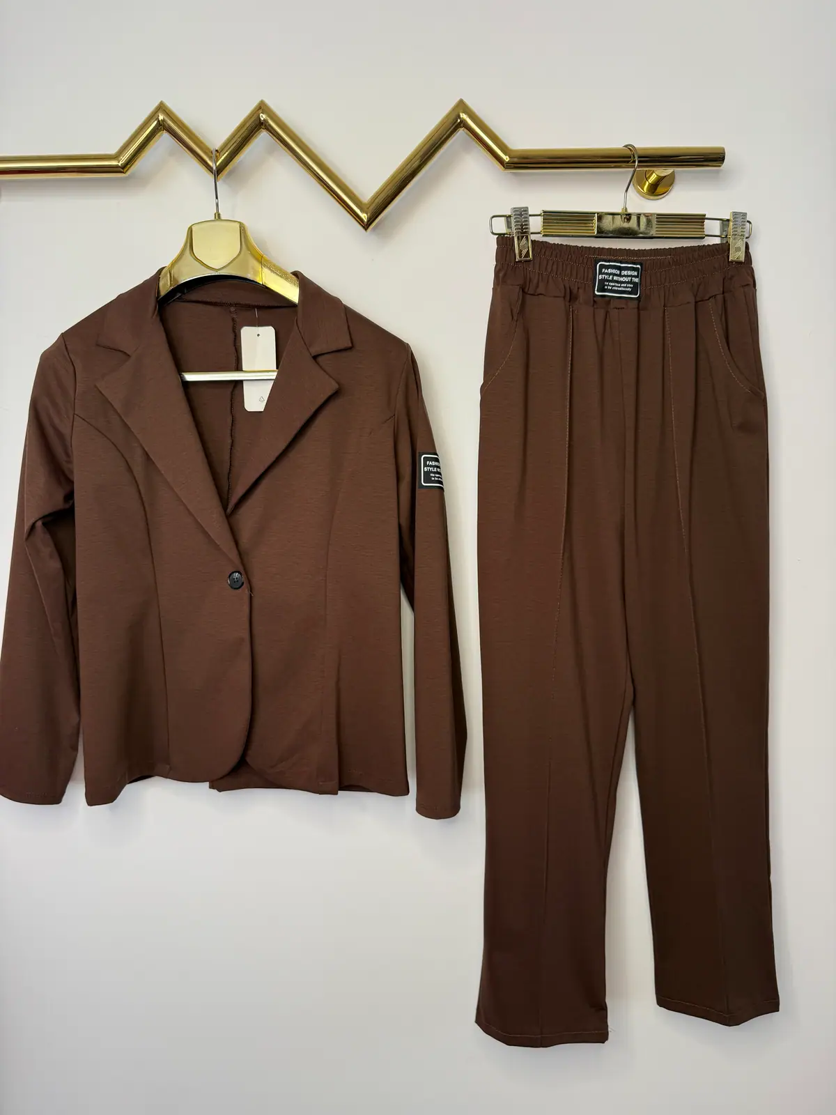 Komplet brązowy garnitur piękny dres – miniatura 9 z 12