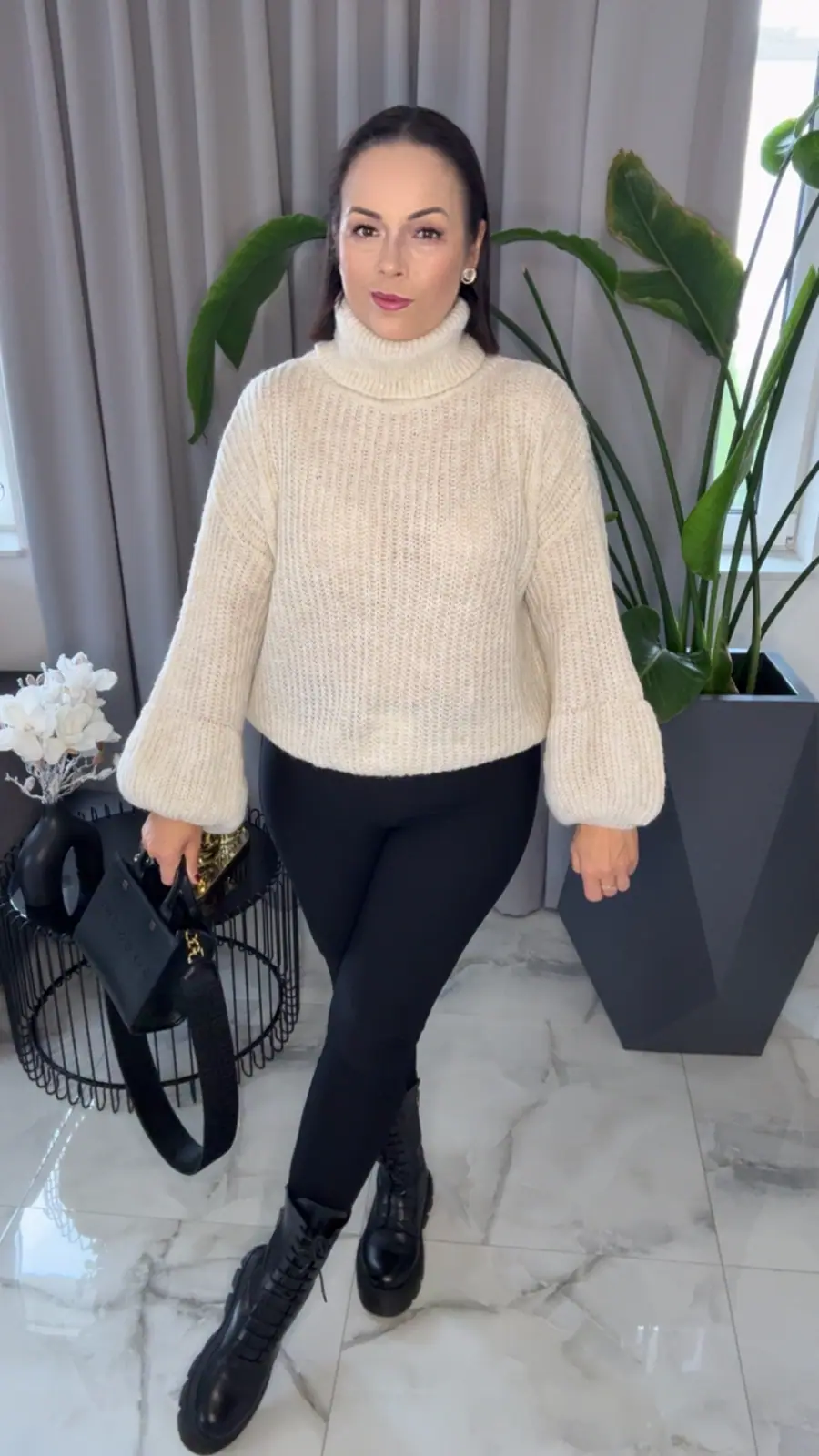 Sweter beżowy piękny ciepły golf – miniatura 5 z 6